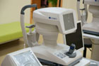 角膜内皮測定装置　角膜の透明性を維持する内皮細胞を撮影する機械
